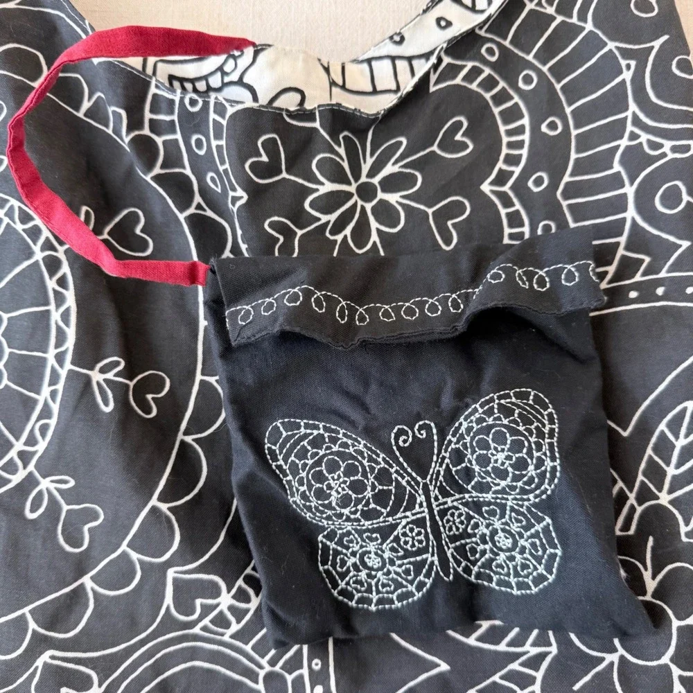 Unbranded Reversible Hobo Bag Women OS Black White Mandala Floral Tote Pouch